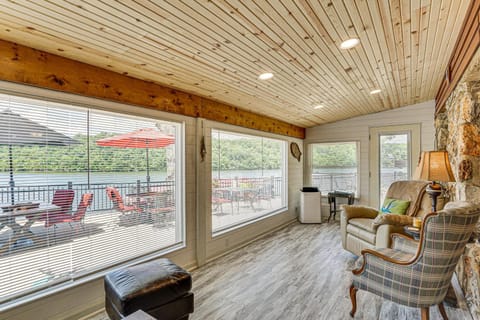 3 Cabins! Lakefront Reunion Retreat in Rocky Mount Cabin in Lake of the Ozarks