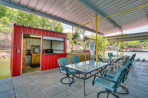 3 Cabins! Lakefront Reunion Retreat in Rocky Mount Cabin in Lake of the Ozarks