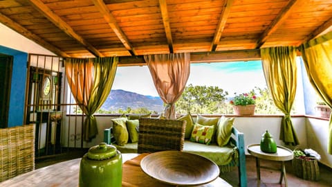 Balcony/Terrace, Mountain view