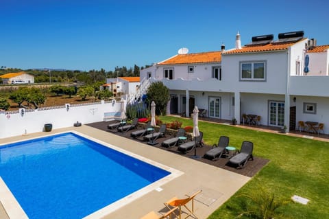 Property building, Balcony/Terrace, Swimming pool