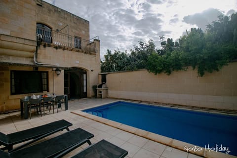 Ta Guzeppi Xaghra House in Malta