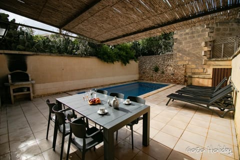 Ta Guzeppi Xaghra House in Malta