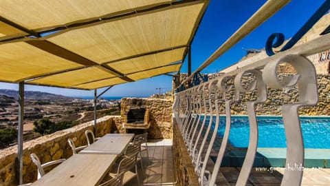 Patio, Day, Natural landscape, BBQ facilities, View (from property/room), Balcony/Terrace, Pool view, Swimming pool, sunbed