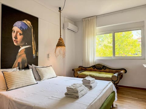 Photo of the whole room, Bedroom