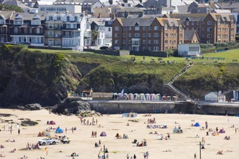 Central, stylish 3 bed apartment with sea views Apartment in Newquay