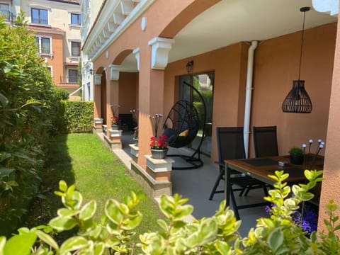 Patio, Day, Garden, View (from property/room), Balcony/Terrace, Seating area, Garden view