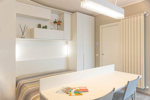 Bed, Dining area, internet