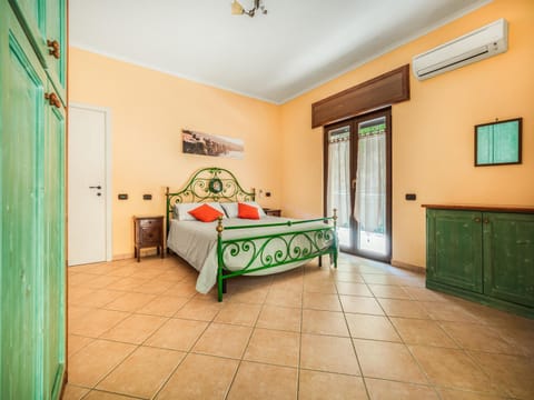 Patio, Bed, Photo of the whole room, Bedroom, wardrobe, air conditioner