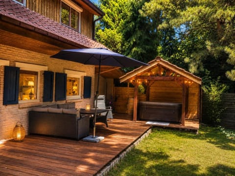 Property building, Hot Tub, Balcony/Terrace, Garden view