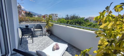 Property building, View (from property/room), Balcony/Terrace