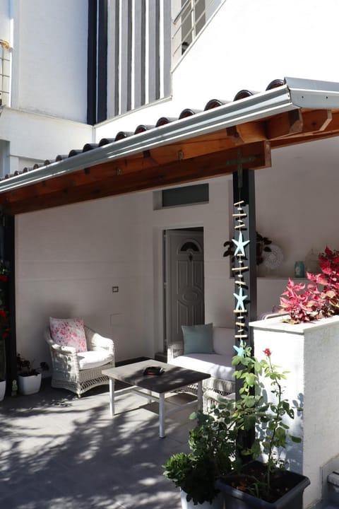 Garden, Seating area, Garden view