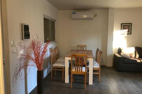 Seating area, Dining area