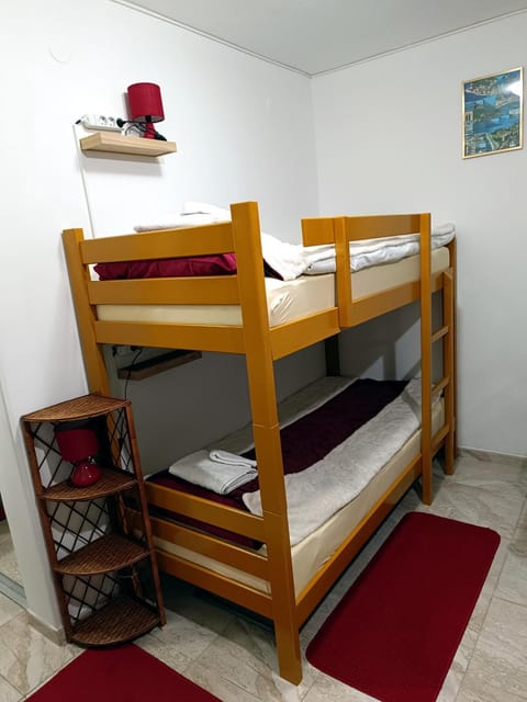 Bedroom, bunk bed