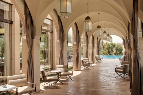 Restaurant/places to eat, Lounge or bar