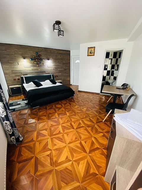 Photo of the whole room, Bedroom