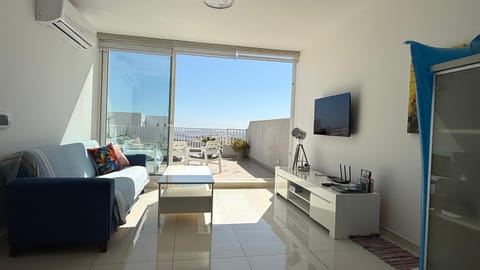 TV and multimedia, View (from property/room), Balcony/Terrace, Living room, Seating area