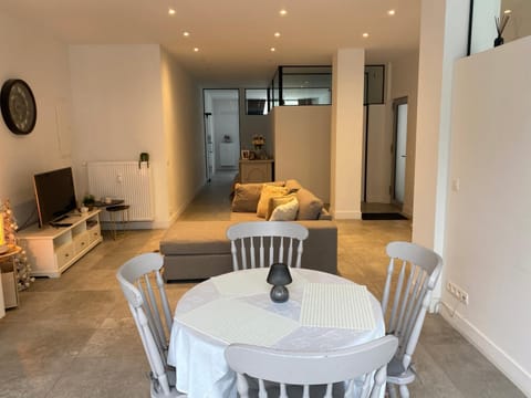 Charming modern apartment in the heart of Antwerp with optional private parking Apartment in Antwerp