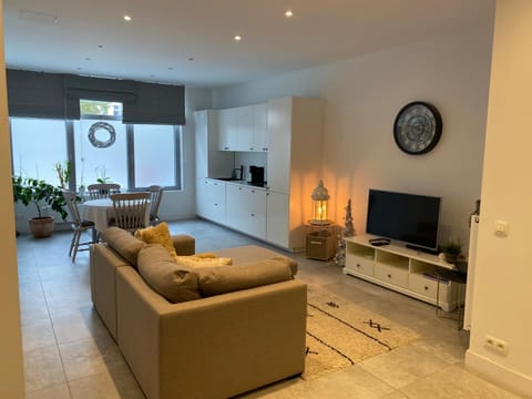 Charming modern apartment in the heart of Antwerp with optional private parking Apartment in Antwerp