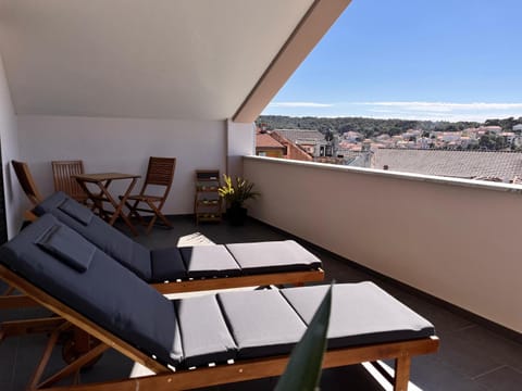 Patio, Day, Natural landscape, View (from property/room), Balcony/Terrace, Seating area