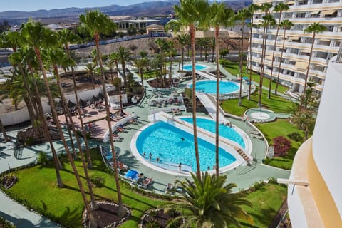 Property building, Natural landscape, Garden, Garden view, Mountain view, Pool view, Swimming pool, Swimming pool