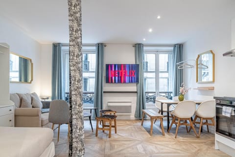 TV and multimedia, Living room, Dining area