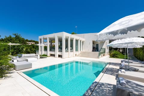 Patio, Day, Pool view, Swimming pool, sunbed