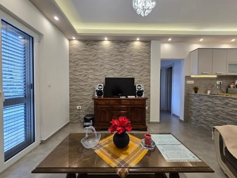 Communal lounge/ TV room, TV and multimedia, Living room, Seating area, Evening entertainment