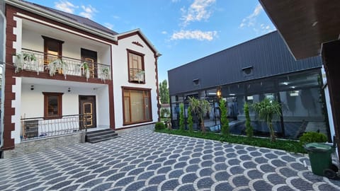 Property building, Patio, Day, Balcony/Terrace, Street view, Quiet street view
