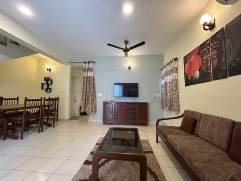 Communal lounge/ TV room, TV and multimedia, Living room, Evening entertainment