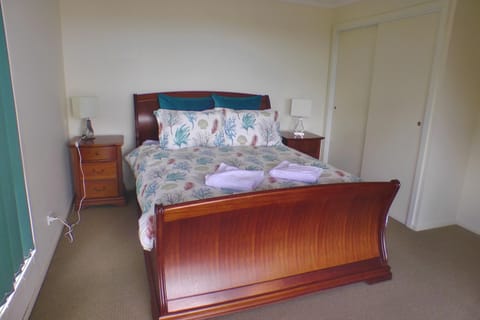 'The Lookout' at 27 Fraser Street House in Bicheno