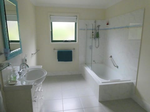 'The Lookout' at 27 Fraser Street House in Bicheno