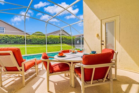 Dining area, Swimming pool