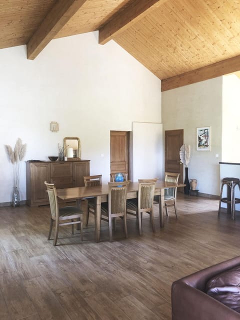 Dining area, Meals