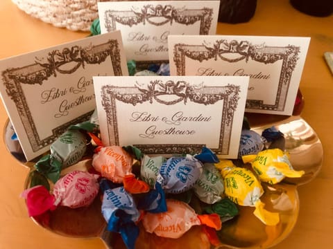 Appartamento con 3 camere 3 bagni e posto auto Libri e Giardini House in Rho