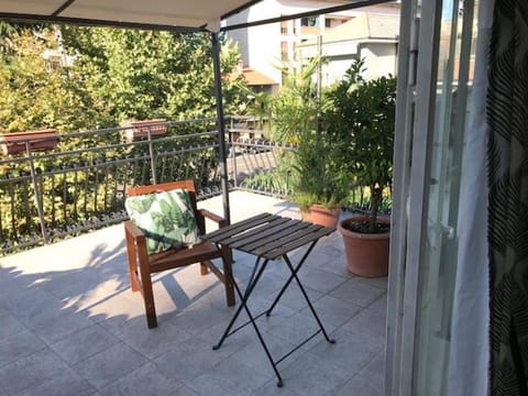 Appartamento con 3 camere 3 bagni e posto auto Libri e Giardini House in Rho
