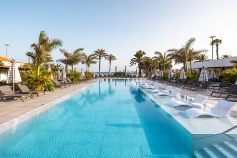 Balcony/Terrace, Swimming pool, sunbed