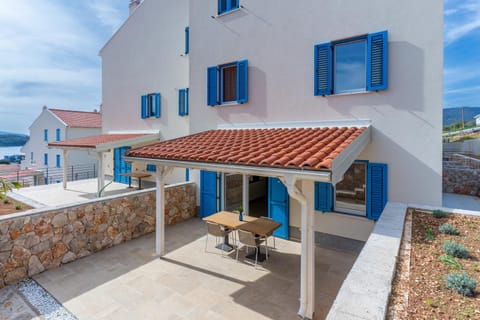 View (from property/room), Balcony/Terrace, Beach