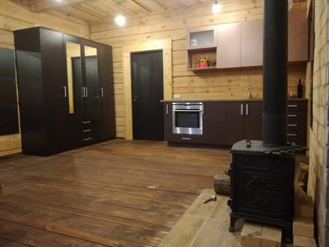 Kitchen or kitchenette, pet friendly, stove