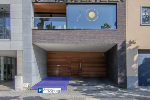 Facade/entrance, Parking