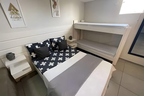 Central Praias Suíte 204 com ar, tv, frigobar, banheiro privativo, ampla, decorada, centro comercial Apartment in Cabo Frio