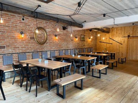 Restaurant/places to eat, Banquet/Function facilities