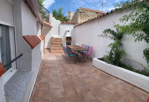 Patio, BBQ facilities, Balcony/Terrace