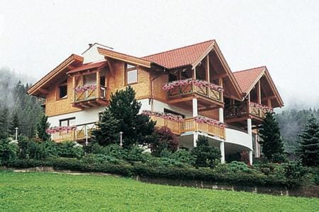 Facade/entrance, Balcony/Terrace