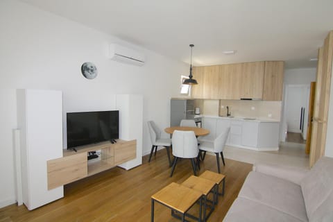 Living room, Seating area, Dining area, kitchen