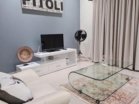 Property building, TV and multimedia, Living room, Seating area