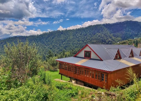 Property building, Spring, Day, Neighbourhood, Natural landscape, Mountain view