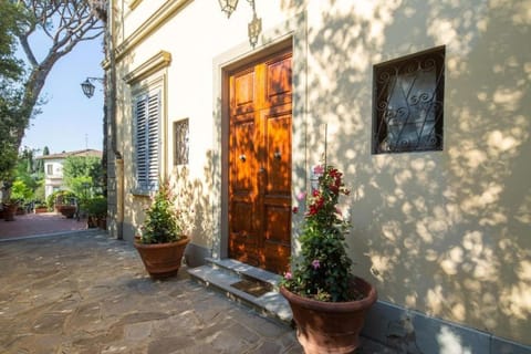 Patio, Facade/entrance