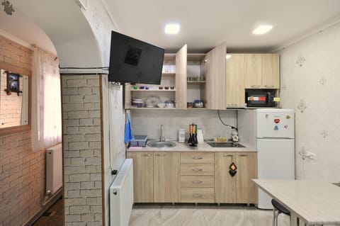 TV and multimedia, Coffee/tea facilities, Kitchen or kitchenette, Dining area, minibar, oven, pet friendly, stove, toaster