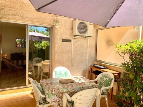 PORTISSOL T1 RDJ CLIM PARKING PRIVATIF 300m PLAGE Apartment in Sanary-sur-Mer