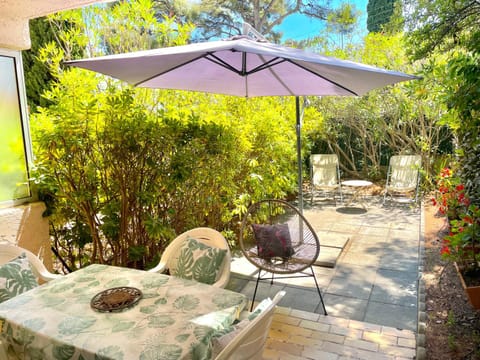 PORTISSOL T1 RDJ CLIM PARKING PRIVATIF 300m PLAGE Apartment in Sanary-sur-Mer